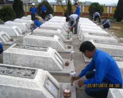 Lắp đặt bóng đèn năng lượng mặt trời tại Nghĩa trang liệt sĩ thành phố Đà Nẵng